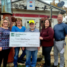 MidWestOne Foundation Donation to Preston's Station