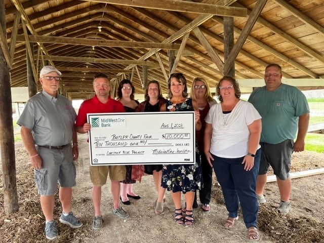 MidWestOne Bank presents check for $10,000 to Butler County Fair Board