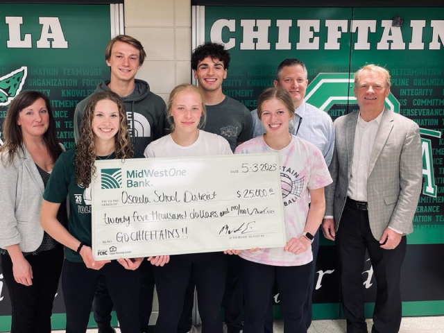 MidWestOne Foundation presents check for $25,000 to Osceola High School