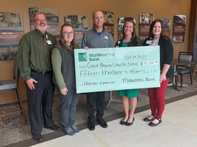 MidWestOne Bank presents check for $15,000 to Grant Regional Health Center