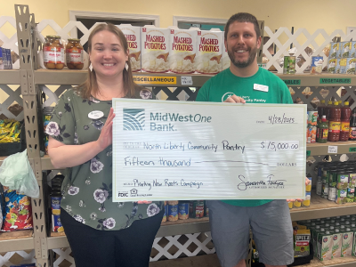 MidWestOne Bank presents check for $15,000 to the North Liberty Community Pantry